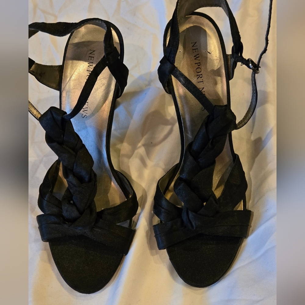 Newport News Women Vintage Womens Black Elegant Strappy Sandals Black Roses Y2k